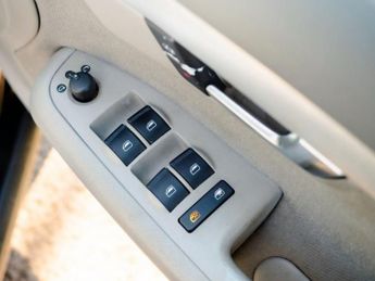 AUDI A4 AVANT 2.0 TDI S line Estate 5dr Diesel CVT (173 g/km, 138 bhp)