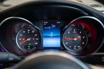 MERCEDES-BENZ C-CLASS 2.0 C220d AMG Line (Premium) Saloon 4dr Diesel G-Tronic+ Euro 6 