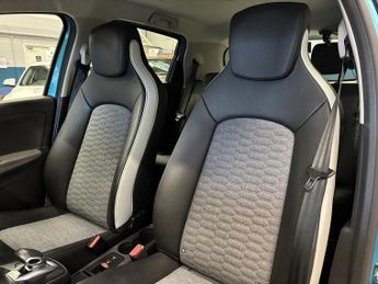 RENAULT ZOE R135 52kWh GT Line Hatchback 5 Door Electric Automatic Blue (i, 