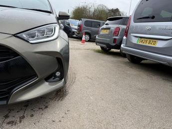 TOYOTA YARIS 1.5 VVT-h Design Hatchback 5dr Petrol Hybrid E-CVT Euro 6 (s/s) 