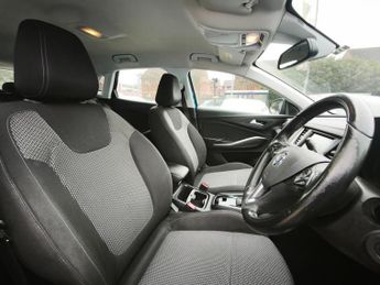 VAUXHALL GRANDLAND X 1.2 Turbo SE SUV 5dr Petrol Auto 8Spd Euro 6 (s/s) (130 ps)