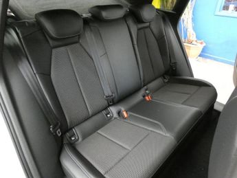 AUDI Q4 E-TRON 40 S line SUV 5dr Electric Auto 82kWh (204 ps)