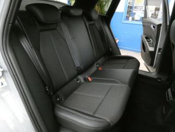 AUDI Q4 E-TRON 40 S line SUV 5dr Electric Auto 82kWh (204 ps)