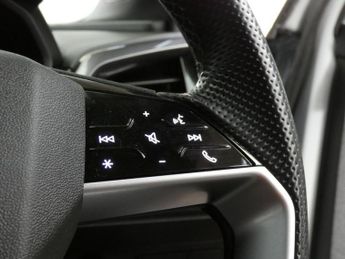 AUDI Q4 E-TRON 40 S line SUV 5dr Electric Auto 82kWh (204 ps)