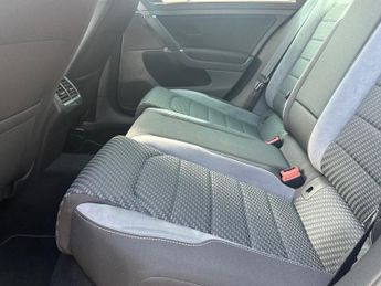 VOLKSWAGEN GOLF 2.0 TDI R-Line Hatchback 5dr Diesel DSG Euro 6 (s/s)