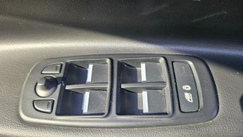 JAGUAR XE 2.0d Landmark Saloon 4dr Diesel Auto Euro 6 (s/s) (180 ps)