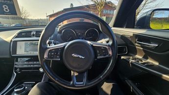 JAGUAR XE 2.0d Landmark Saloon 4dr Diesel Auto Euro 6 (s/s) (180 ps)