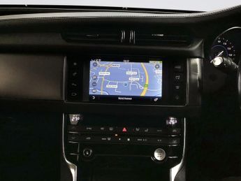 JAGUAR XF 2.0d Portfolio Saloon 4dr Diesel Auto Euro 6 (s/s) (180 ps)
