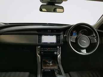 JAGUAR XF 2.0d Portfolio Saloon 4dr Diesel Auto Euro 6 (s/s) (180 ps)
