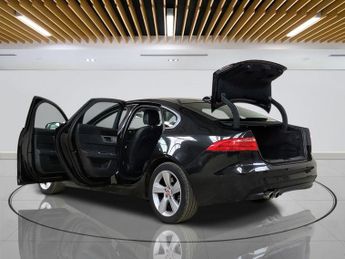 JAGUAR XF 2.0d Portfolio Saloon 4dr Diesel Auto Euro 6 (s/s) (180 ps)