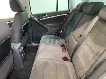 VOLKSWAGEN TIGUAN 2.0 TDI BlueMotion Tech Match SUV 5dr Diesel DSG 4WD Euro 5 (s/s