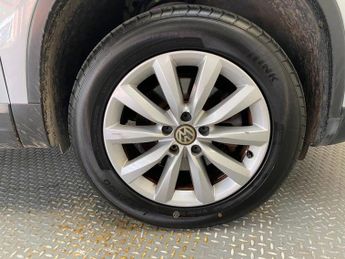 VOLKSWAGEN TIGUAN 2.0 TDI BlueMotion Tech Match SUV 5dr Diesel DSG 4WD Euro 5 (s/s