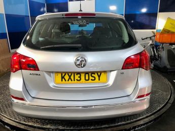 VAUXHALL ASTRA 1.6 16V Exclusiv Sports Tourer 5dr Petrol Auto Euro 5 (115 ps)
