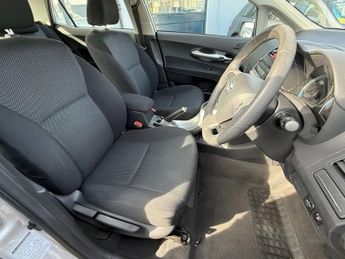 TOYOTA AURIS 1.8 VVT-h T4 Hatchback 5dr Petrol Hybrid CVT Euro 5 (s/s) (136 p