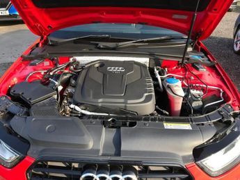 AUDI A4 AVANT 2.0 TDI Black Edition Estate 5dr Diesel Multitronic Euro 6 (s/s)