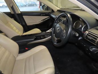 LEXUS IS 2.5 300h Luxury Saloon 4dr Petrol Hybrid E-CVT Euro 5 (s/s) (223