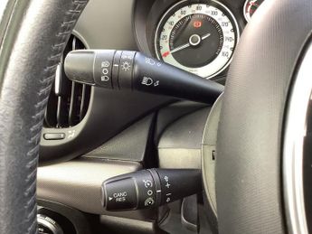 FIAT 500L 1.3 MultiJet Lounge MPV 5dr Diesel Dualogic Euro 6 (s/s) (95 ps)