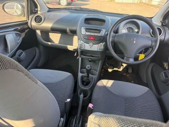 PEUGEOT 107 1.0 12V Urban Hatchback 5dr Petrol Manual Euro 4 (68 ps)