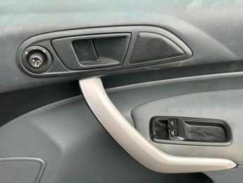 FORD FIESTA 1.4 Zetec Hatchback 5dr Petrol Automatic (154 g/km, 94 bhp)