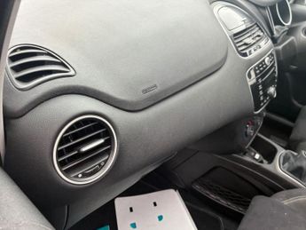 FIAT PUNTO 1.4 Easy Hatchback 5dr Petrol Euro 6 (s/s) (77 bhp)