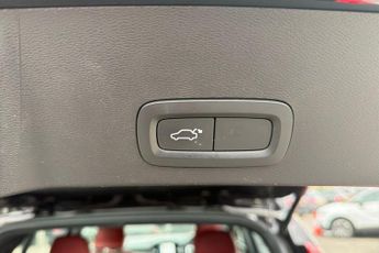 VOLVO XC40 1.5 T3 Inscription SUV 5dr Petrol Auto Euro 6 (s/s) (163 ps) Par