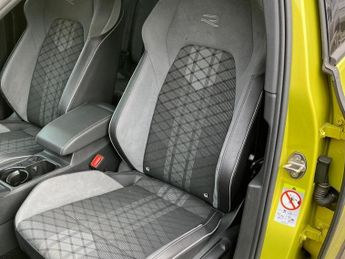 VOLKSWAGEN GOLF 1.5 eTSI MHEV R-Line Hatchback 5dr Petrol Hybrid DSG Euro 6 (s/s