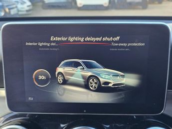 MERCEDES-BENZ GLC 2.1 GLC220d AMG Line (Premium Plus) SUV 5dr Diesel G-Tronic 4MAT