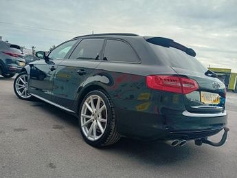 AUDI A4 AVANT 2.0 TDI Black Edition Estate 5dr Diesel Multitronic Euro 6 (s/s)