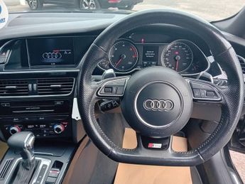 AUDI A4 AVANT 2.0 TDI Black Edition Estate 5dr Diesel Multitronic Euro 6 (s/s)