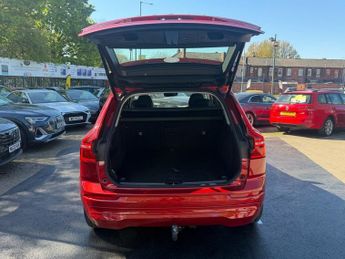 VOLVO XC60 2.0 B4 MHEV Momentum SUV 5dr Diesel Hybrid Auto AWD Euro 6 (s/s)