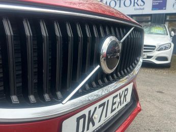 VOLVO XC60 2.0 B4 MHEV Momentum SUV 5dr Diesel Hybrid Auto AWD Euro 6 (s/s)