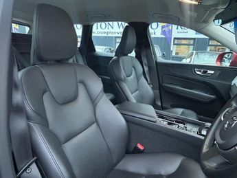 VOLVO XC60 2.0 B4 MHEV Momentum SUV 5dr Diesel Hybrid Auto AWD Euro 6 (s/s)