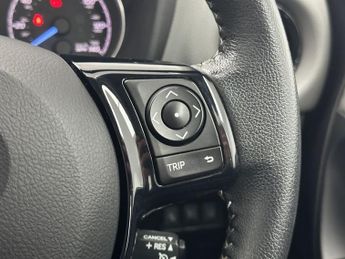 TOYOTA YARIS 1.5 VVT-h Icon Tech Hatchback 5dr Petrol Hybrid E-CVT Euro 6 (s/