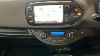 TOYOTA YARIS 1.5 VVT-h Icon Tech Hatchback 5dr Petrol Hybrid E-CVT Euro 6 (s/