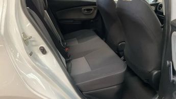 TOYOTA YARIS 1.5 VVT-h Icon Tech Hatchback 5dr Petrol Hybrid E-CVT Euro 6 (s/