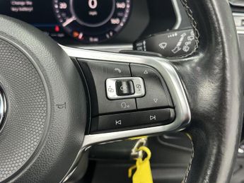 VOLKSWAGEN TIGUAN 2.0 TDI BlueMotion Tech R-Line SUV 5dr Diesel DSG 4Motion Euro 6