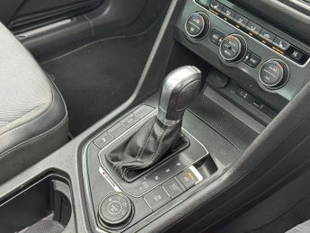 VOLKSWAGEN TIGUAN 2.0 TDI BlueMotion Tech R-Line SUV 5dr Diesel DSG 4Motion Euro 6