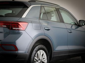 VOLKSWAGEN T-ROC 1.5 TSI Life SUV 5dr Petrol DSG Euro 6 (s/s) (150 ps)