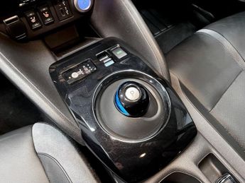 NISSAN LEAF 40kWh Tekna Hatchback 5dr Electric Auto (150 ps)