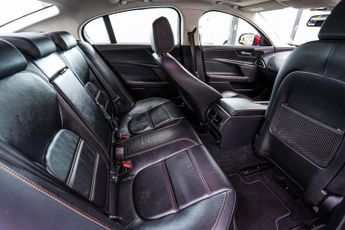 JAGUAR XE 2.0d Prestige Saloon 4dr Diesel Auto Euro 6 (s/s) (180 ps)