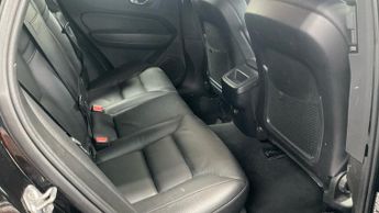 VOLVO XC60 2.0 T5 Momentum SUV 5dr Petrol Auto AWD Euro 6 (s/s) (250 ps)