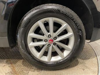 JAGUAR F-PACE 2.0 D180 Prestige SUV 5dr Diesel Auto Euro 6 (s/s) (180 ps)