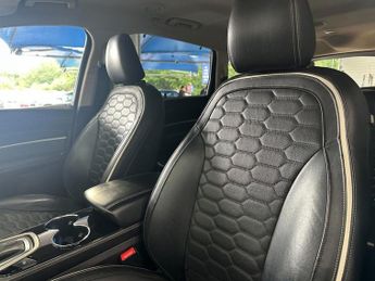 FORD S-MAX 2.0 TDCi Vignale MPV 5dr Diesel Powershift Euro 6 (s/s) (180 ps)