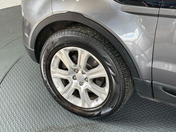 LAND ROVER RANGE ROVER EVOQUE 2.0 TD4 SE Tech SUV 5dr Diesel Auto 4WD Euro 6 (s/s) (180 ps)