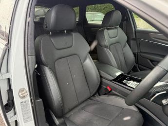 AUDI A6 AVANT 2.0 TDI 40 Black Edition Estate 5dr Diesel S Tronic quattro Euro