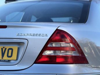 MERCEDES-BENZ C-CLASS 1.8 C180 Kompressor Avantgarde SE Saloon 4dr Petrol Automatic (1