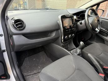 RENAULT CLIO 1.2 16V Dynamique MediaNav Hatchback 5 Door Petrol Manual Silver