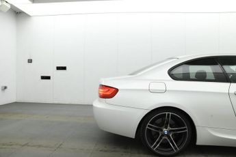 BMW 3 SERIES 3.0 330i M Sport Coupe 2dr Petrol Steptronic Euro 5 (272 ps)