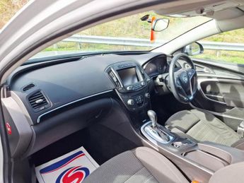 VAUXHALL INSIGNIA 2.0 CDTi SRi Nav Hatchback 5dr Diesel Auto Euro 5 (163 ps)