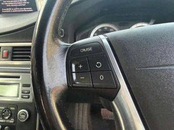 VOLVO XC70 2.4 D5 SE Estate 5dr Diesel Geartronic AWD Euro 5 (205 ps)